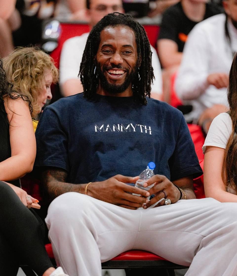 马丁内利赛前打趣：希望埃斯特旺对阵我们时状态不要太好（马丁内利赛前笑言：希望埃斯特旺对阵我们时别太神勇）