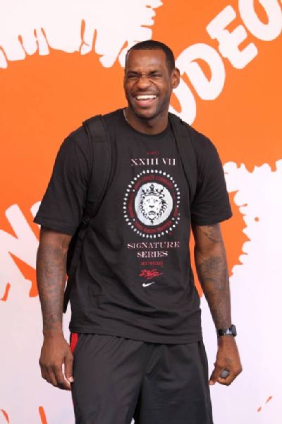 韩国小组赛表现相当强势（韩国在小组赛中展现压倒性优势）