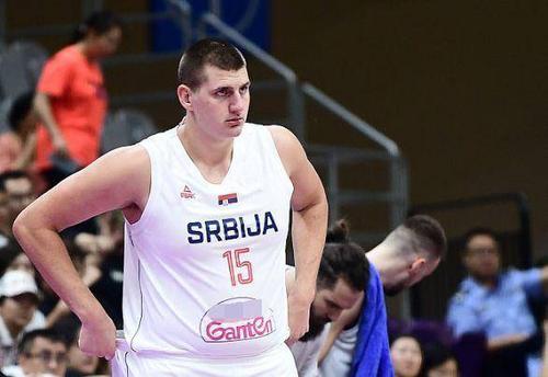 意媒：拜仁天才边锋利契纳或离队，尤文和米兰等队有意争夺（意媒：拜仁天才翼锋利契纳或将离队，尤文、米兰等豪门竞逐）