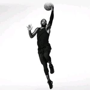 王鹤棣见老师落泪后调皮盖帽（老师落泪后，王鹤棣顽皮来个盖帽）