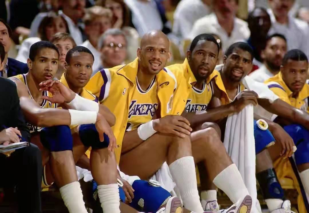 C罗前队友：不喜欢梅西就不喜欢足球！C罗能踢到100岁！（C罗昔日队友：不爱梅西就不算爱足球！C罗能踢到百岁！）