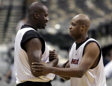 意媒：罗马看上科隆前锋马拉和桑坦德前锋阿雷瓦洛（意媒：罗马有意引进科隆射手马拉与桑坦德前锋阿雷瓦洛）