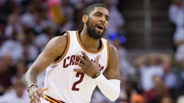 莱万过去15次首发出战法兰克福斩15球，曾两次上演帽子戏法（莱万近15次首发战法兰克福轰入15球，两次上演帽子戏法）