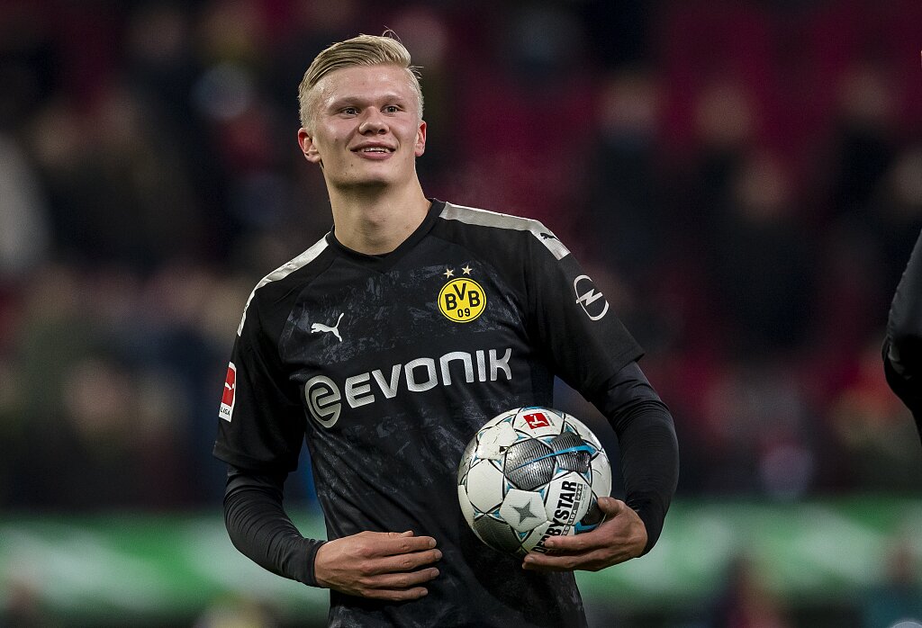 是否考虑过让凯恩休息？图赫尔：我知道他在冬天会有假期（图赫尔谈凯恩轮休：冬季他会有假期）