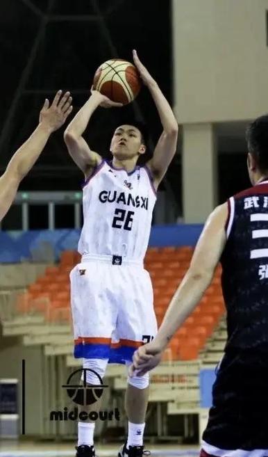 辽宁铁人老队长杨健落泪：不管未来在哪里，铁人永远是我的家（辽宁铁人前队长杨健落泪：无论未来身在何方，铁人始终是我的家）