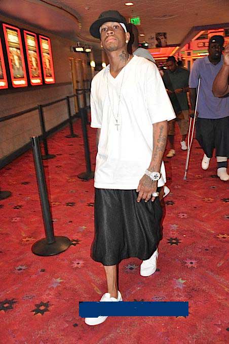 梅西太内向了，主持人说第一句就想拿着奖杯走，不到三年拿四冠（梅西被调侃太内向：刚开口就想捧杯走人，三年未满豪取四冠）