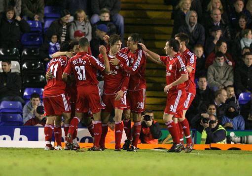 印媒：在梅西提前离场后印度球迷冲入球场大闹，有人受伤（印媒：梅西提前退场后印度球迷闯入球场引发骚乱，致人受伤）