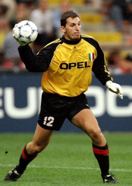 阿斯：阿隆索需解决皇马定位球问题，进攻没威胁防守不强硬（阿斯：阿隆索当务之急是解决皇马定位球隐患，进攻无锋芒、防守不够强硬）