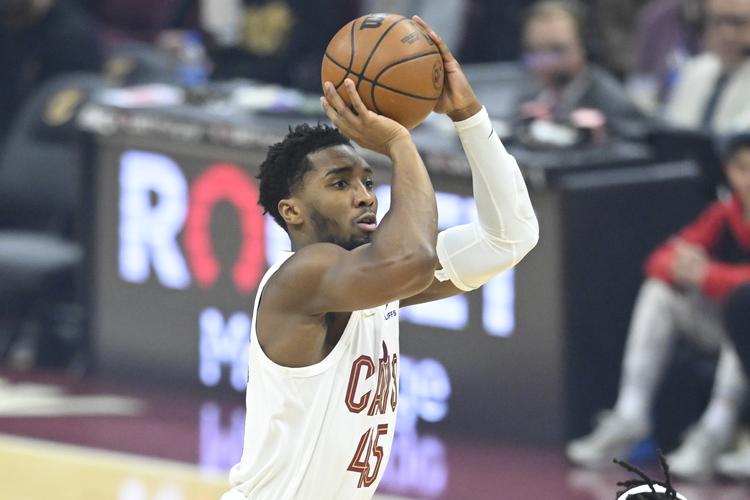 荣耀加身！大连可为夺季军直通中乙，教练球员揽获多个奖项（载誉而归！大连可为摘得季军直升中乙，教练与球员收获多项殊荣）