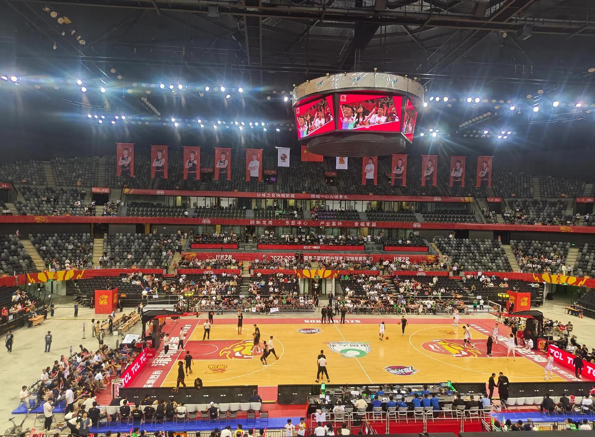 媒体人：成都蓉城一年三换董事长，新一任在走流程了（媒体人称成都蓉城一年内第三次更换董事长，新任人选正按流程推进）