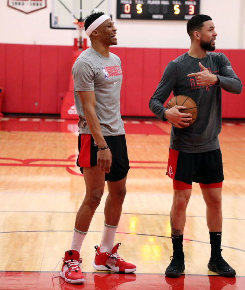 阿隆索和萨拉赫到底谁先离开球队？阿隆索看起来离开皇马会早一些（谁会先告别各自球队：萨拉赫还是阿隆索？迹象显示阿隆索或将更早离开皇马）