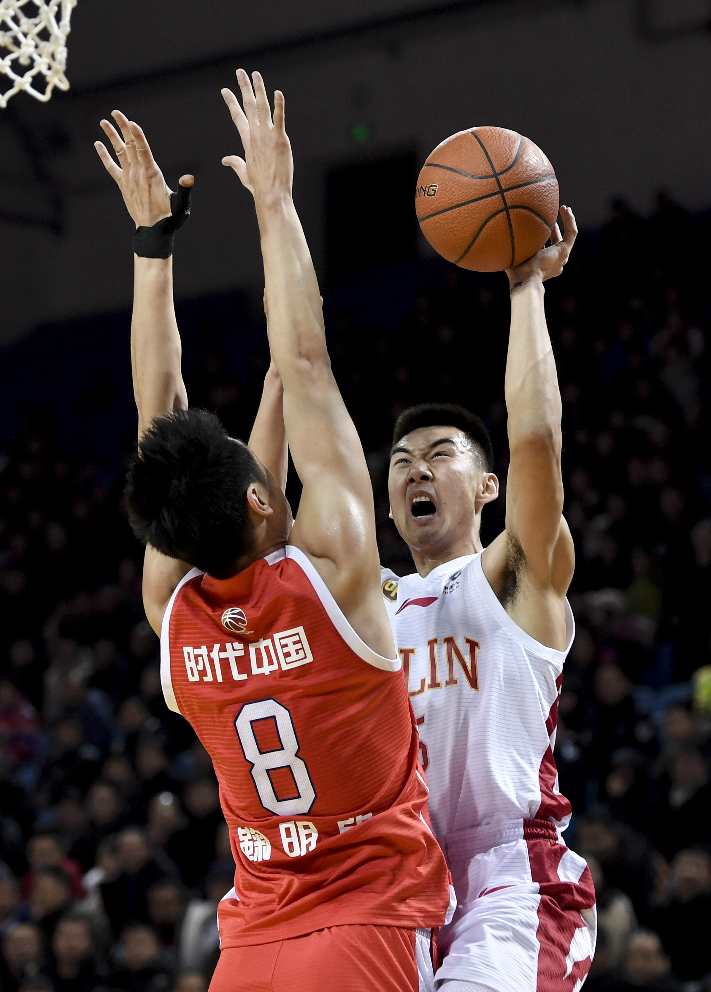 莱特利尔：内马尔上大号时从来不关门，他害怕自己被锁进去（莱特利尔称内马尔如厕从不关门，担心被反锁在里面）