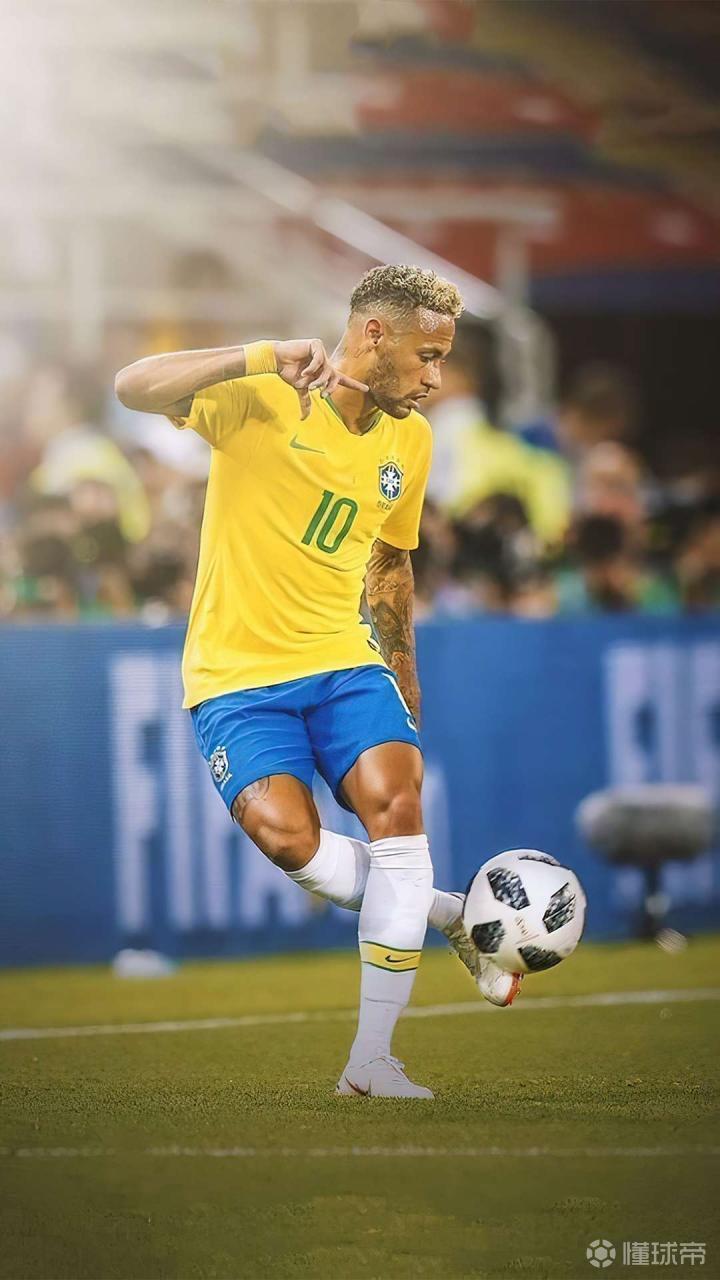 博涅克：莱万是过去二三十年里世界上最好的九号球员（博涅克盛赞莱万：近20至30年世界最佳中锋）